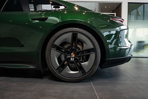 Porsche Taycan 6 of 26
