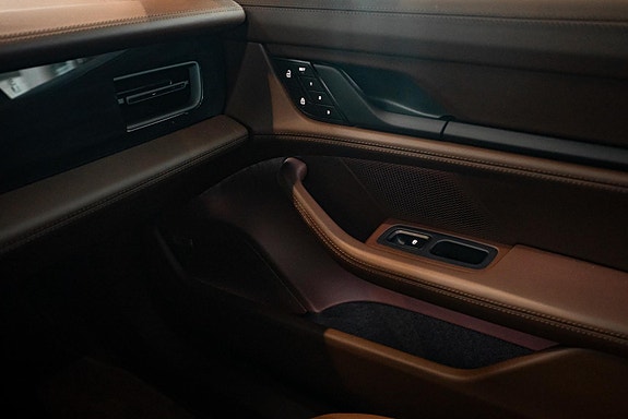 Porsche Taycan 24 of 26