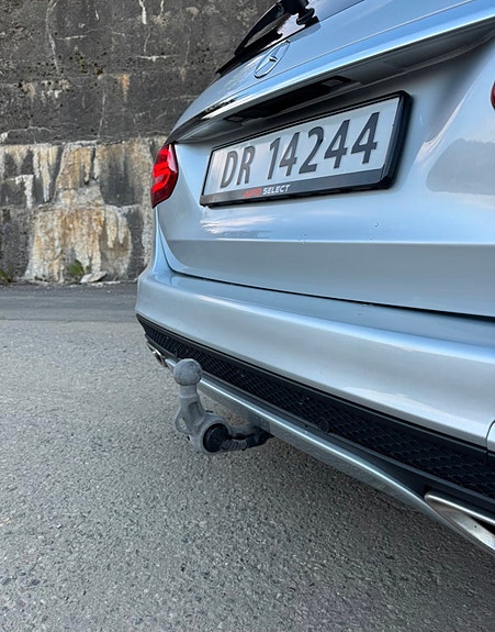 Mercedes-Benz C200 3 of 5