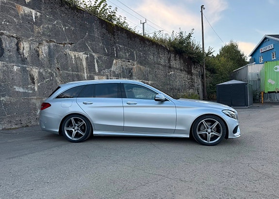 Mercedes-Benz C200 2 of 5