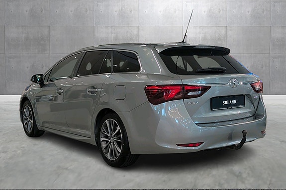 Toyota Avensis 3 of 5