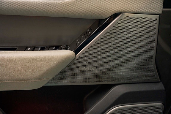 Land Rover Range Rover Velar 23 of 30