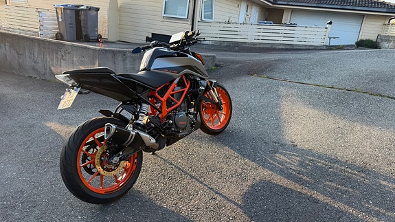 KTM 390 Duke 4 of 5