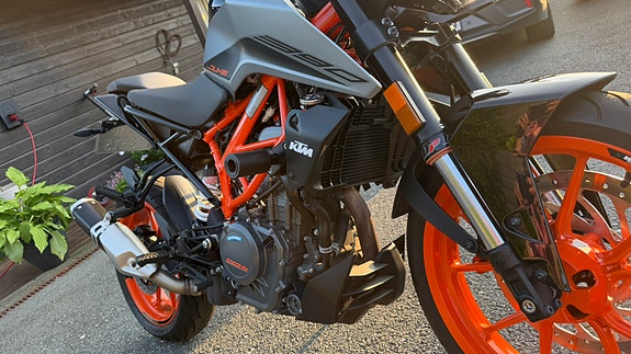 KTM 390 Duke 2 of 5