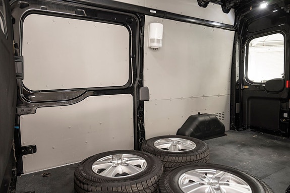 Ford Transit 21 of 28