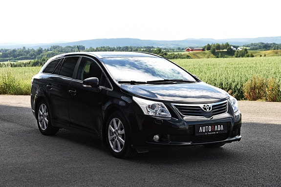 Toyota Avensis 2 of 5
