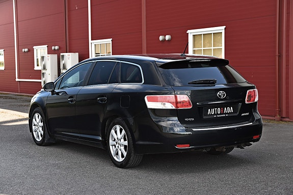Toyota Avensis 4 of 5