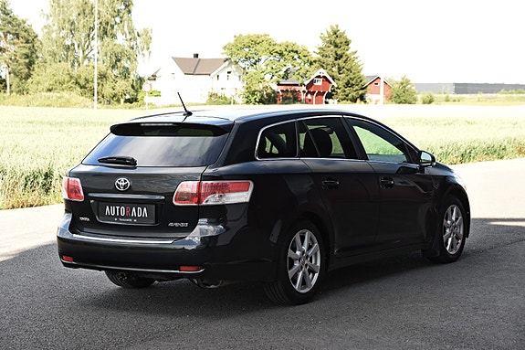 Toyota Avensis 3 of 5