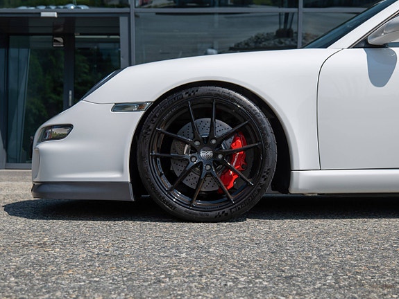 Porsche 911 4 of 5
