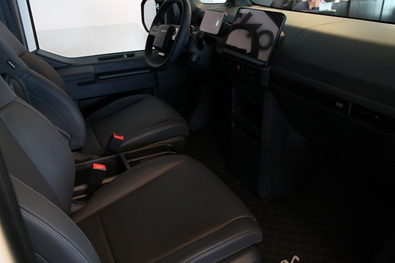 Kia PV5 8 of 23