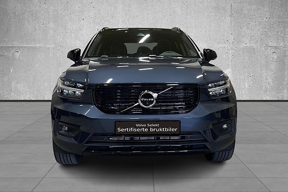 Volvo XC40 3 of 5