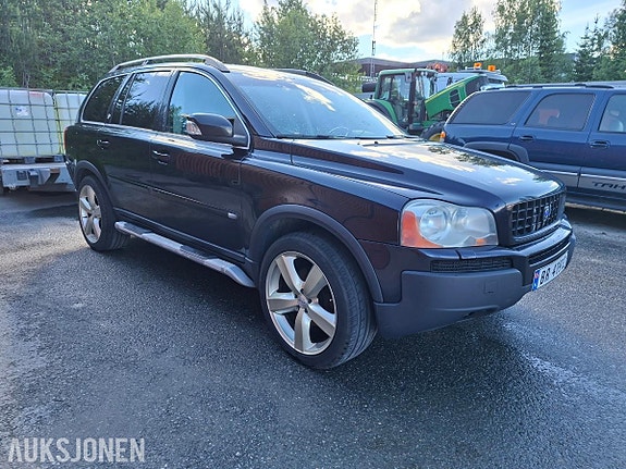 Volvo XC90 3 of 5