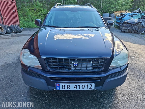 Volvo XC90 2 of 5