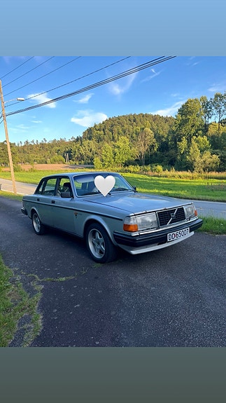Volvo 240 2 of 5