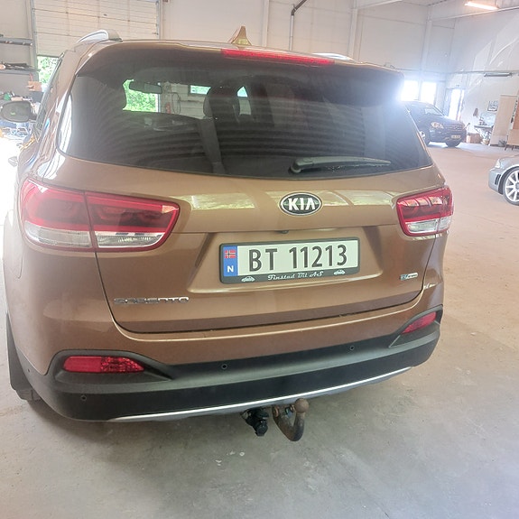 Kia Sorento 3 of 5