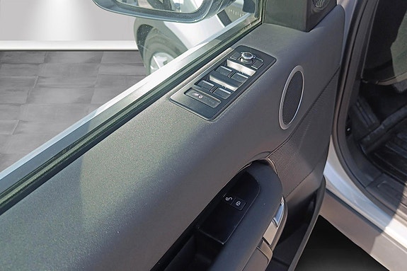 Land Rover Discovery 17 of 30