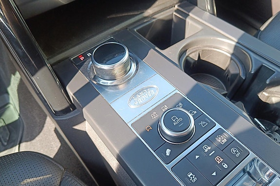 Land Rover Discovery 14 of 30