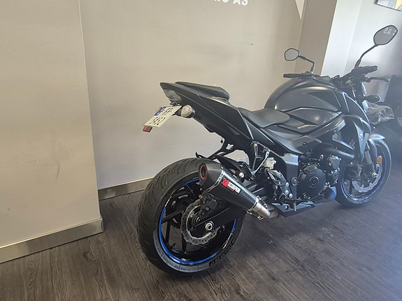 Suzuki GSX-S 750 3 of 4