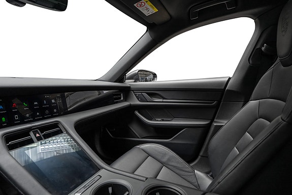 Porsche Taycan Cross Turismo 13 of 30