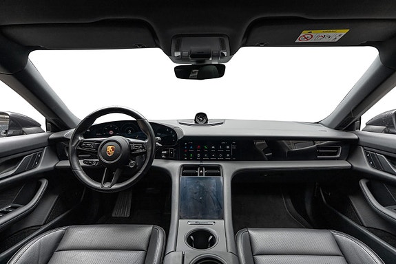 Porsche Taycan Cross Turismo 15 of 30
