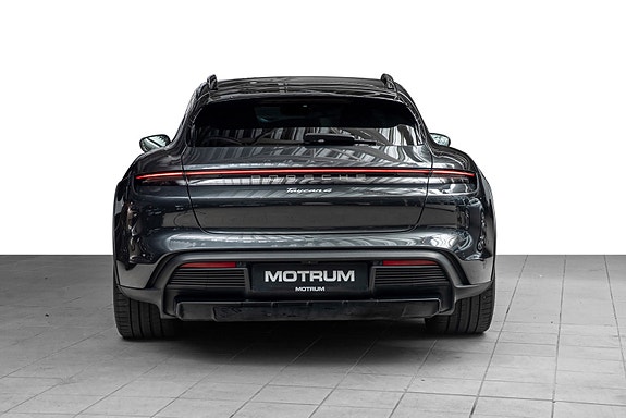 Porsche Taycan Cross Turismo 8 of 30