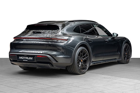 Porsche Taycan Cross Turismo 10 of 30