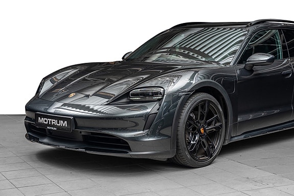Porsche Taycan Cross Turismo 2 of 30