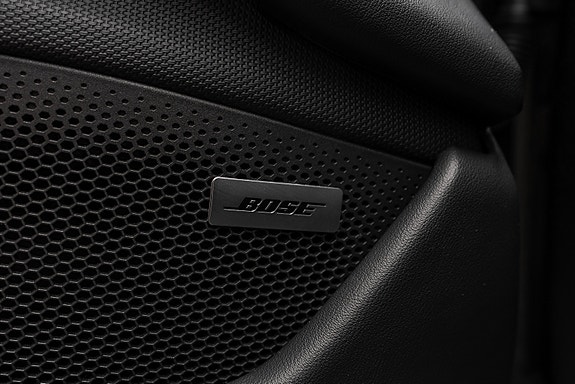 Porsche Taycan Cross Turismo 17 of 30