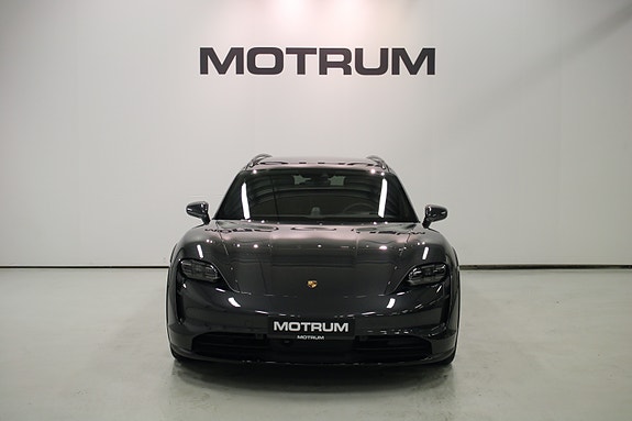 Porsche Taycan Cross Turismo 2 of 5
