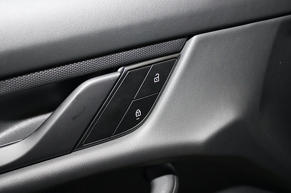Porsche Taycan Cross Turismo 15 of 30