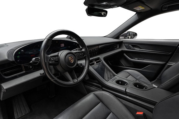 Porsche Taycan Cross Turismo 11 of 30