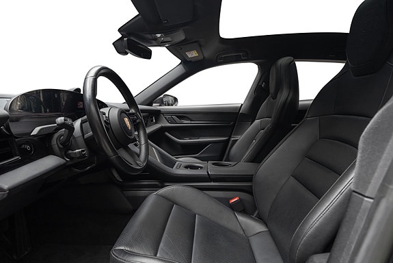 Porsche Taycan Cross Turismo 12 of 30