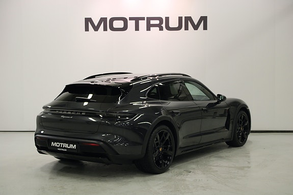 Porsche Taycan Cross Turismo 3 of 5