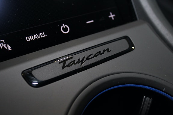 Porsche Taycan Cross Turismo 27 of 30