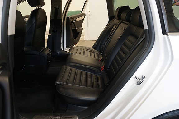 Volkswagen Passat 25 of 30