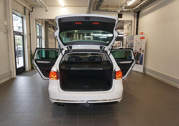Volkswagen Passat 15 of 30