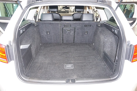Volkswagen Passat 17 of 30