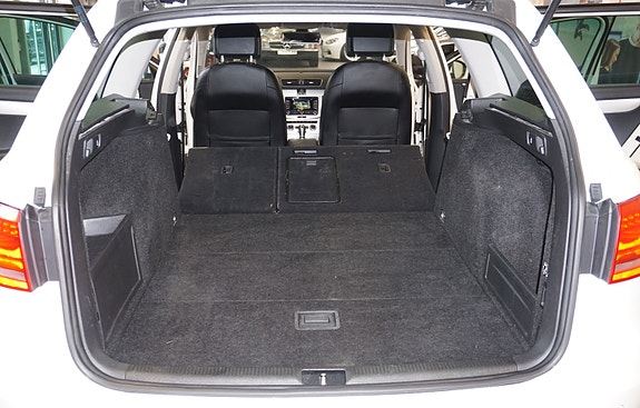 Volkswagen Passat 18 of 30