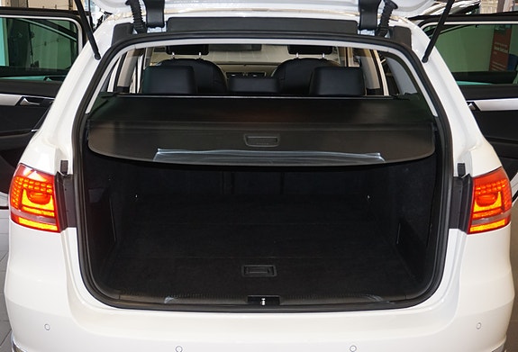 Volkswagen Passat 16 of 30