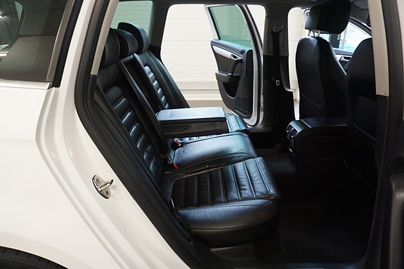 Volkswagen Passat 24 of 30