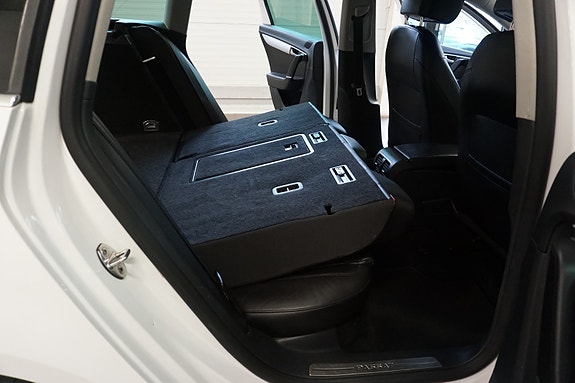 Volkswagen Passat 21 of 30