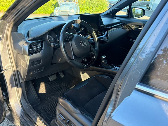 Toyota C-HR 11 of 30