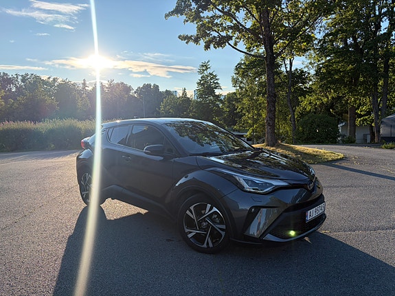 Toyota C-HR 3 of 30