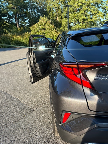 Toyota C-HR 10 of 30