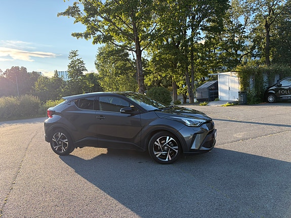 Toyota C-HR 2 of 30