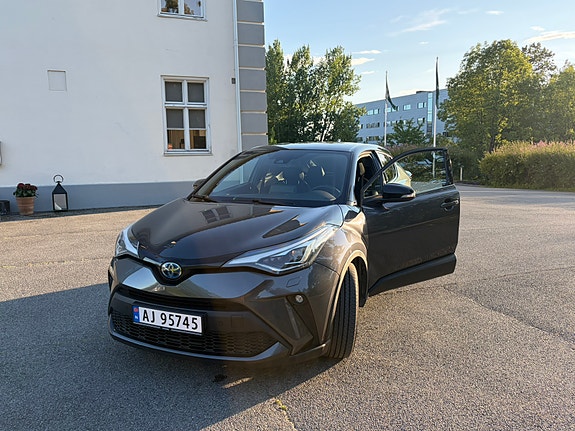 Toyota C-HR 8 of 30