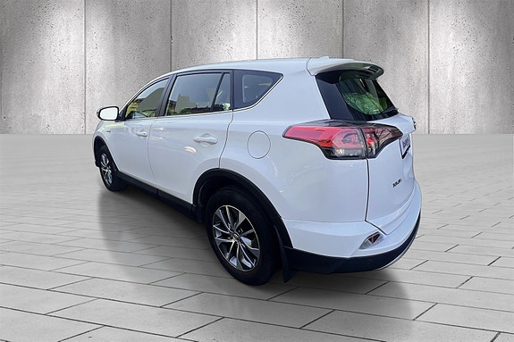 Toyota RAV4 5 of 5