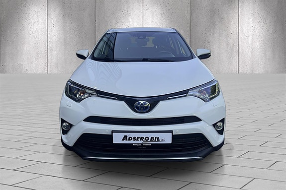 Toyota RAV4 3 of 5