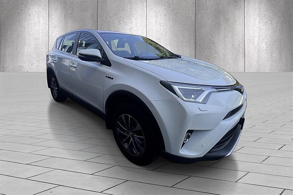 Toyota RAV4 2 of 5