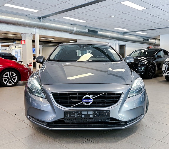 Volvo V40 4 of 5